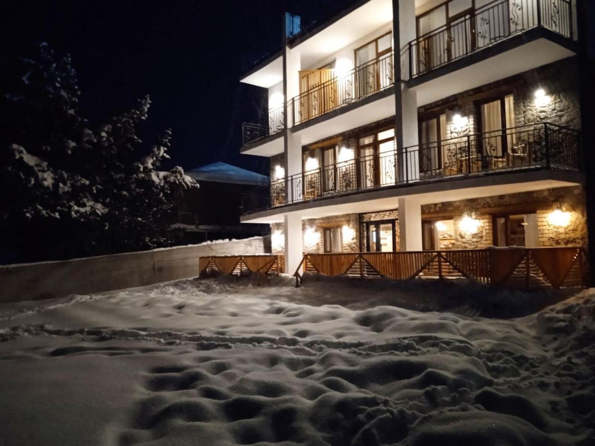 Mood Hotel Kazbegi Stepantsminda Exterior foto