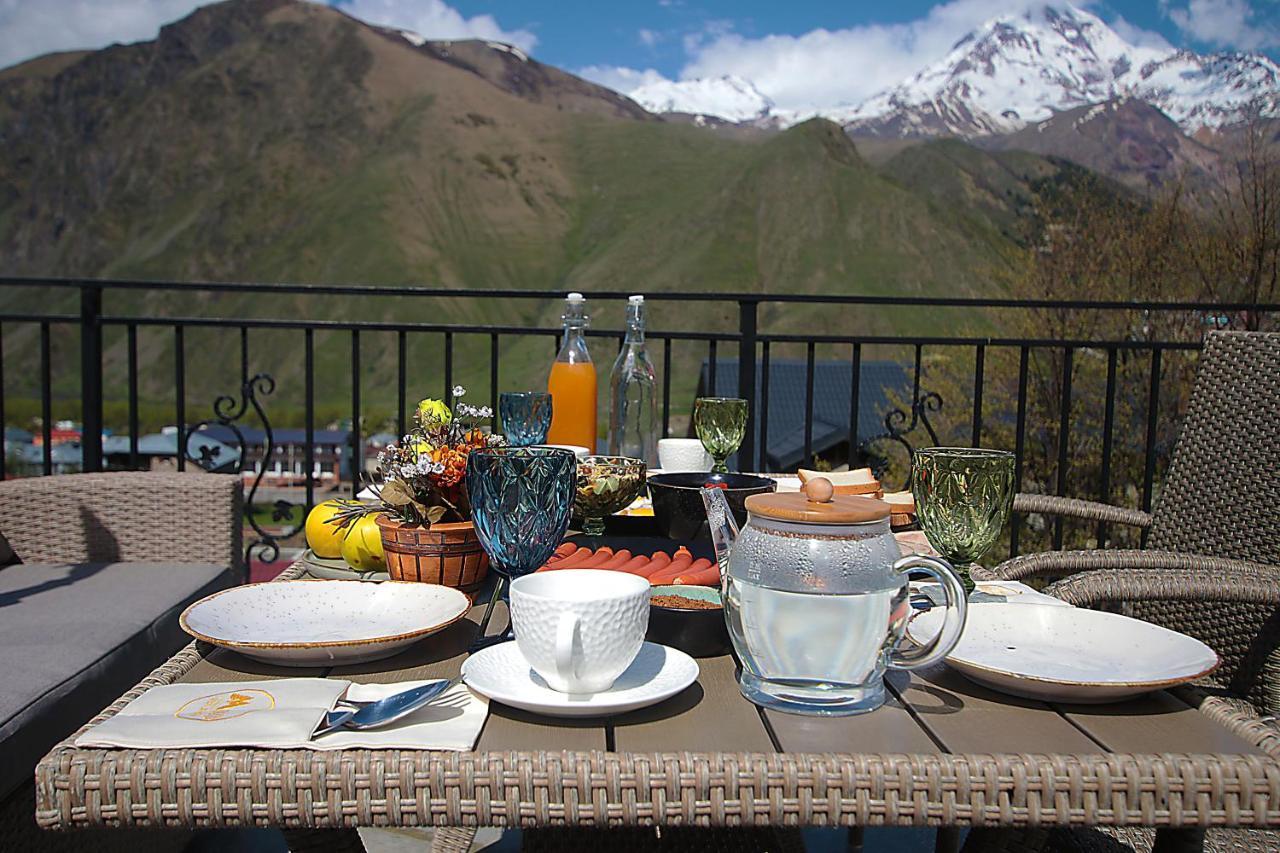 Mood Hotel Kazbegi Stepantsminda Exterior foto