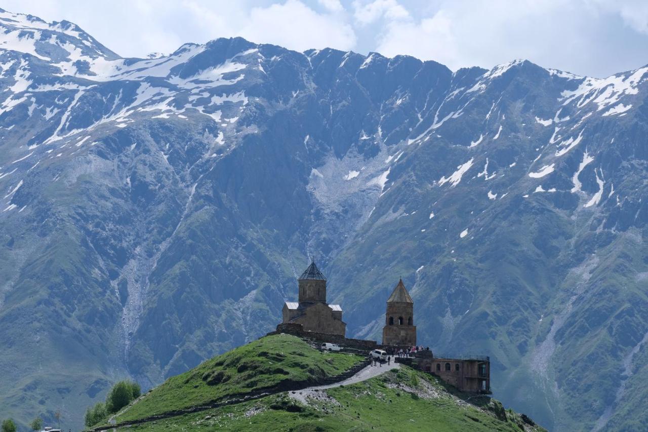 Mood Hotel Kazbegi Stepantsminda Exterior foto