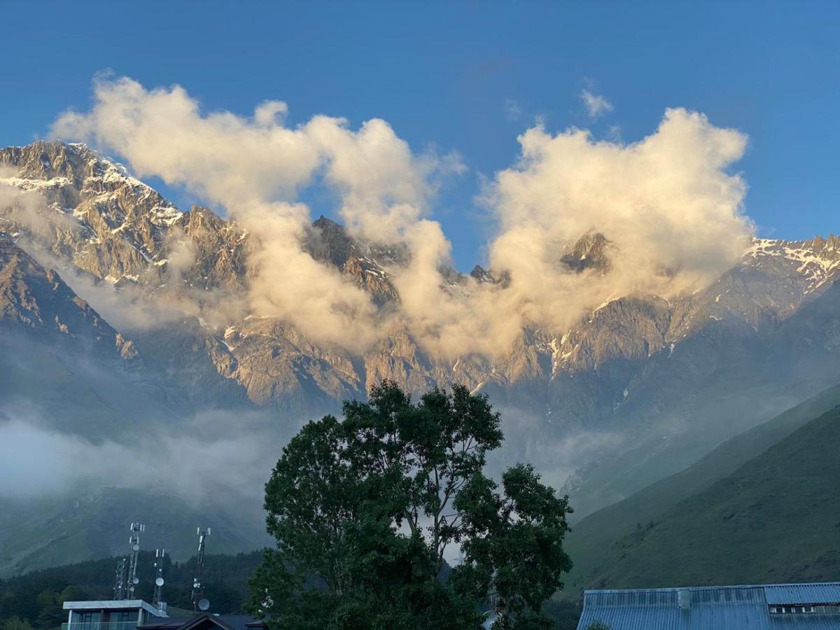 Mood Hotel Kazbegi Stepantsminda Exterior foto