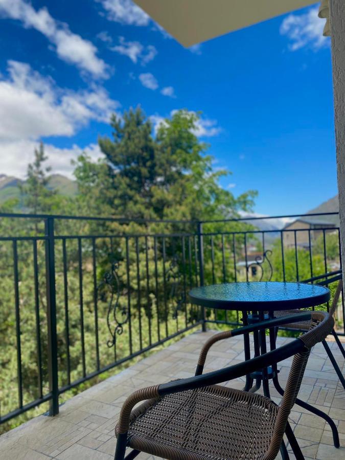 Mood Hotel Kazbegi Stepantsminda Exterior foto
