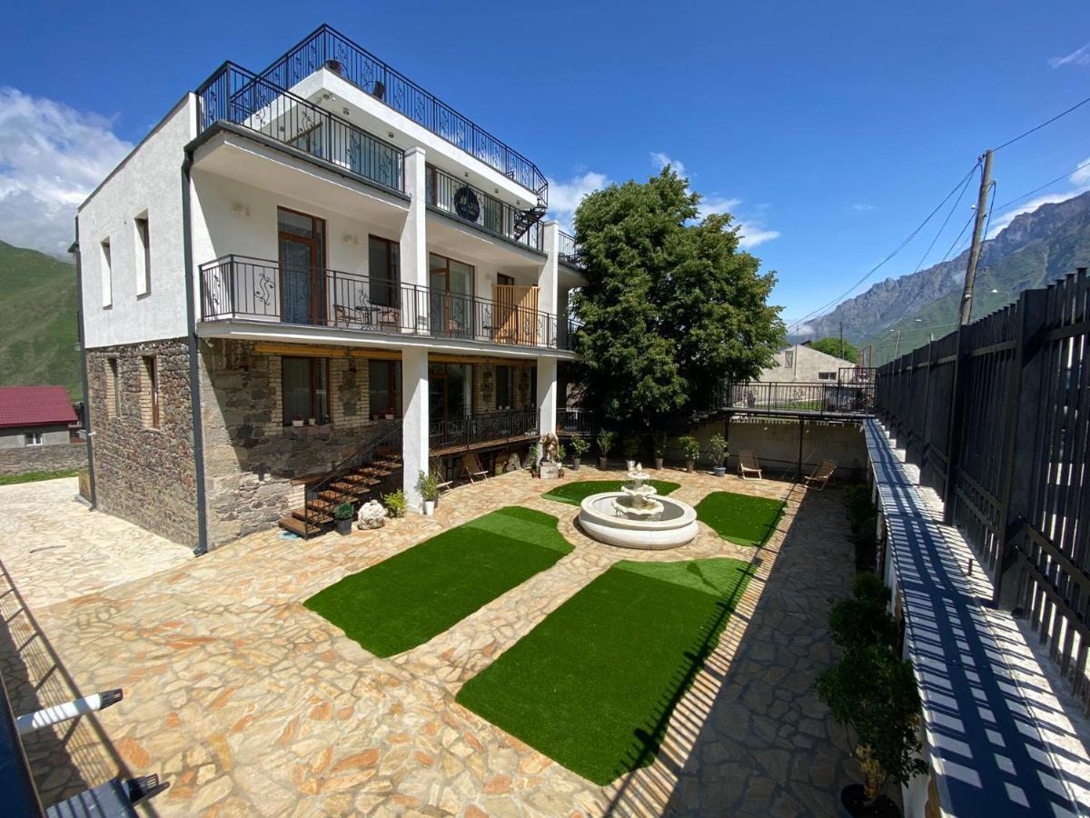 Mood Hotel Kazbegi Stepantsminda Exterior foto