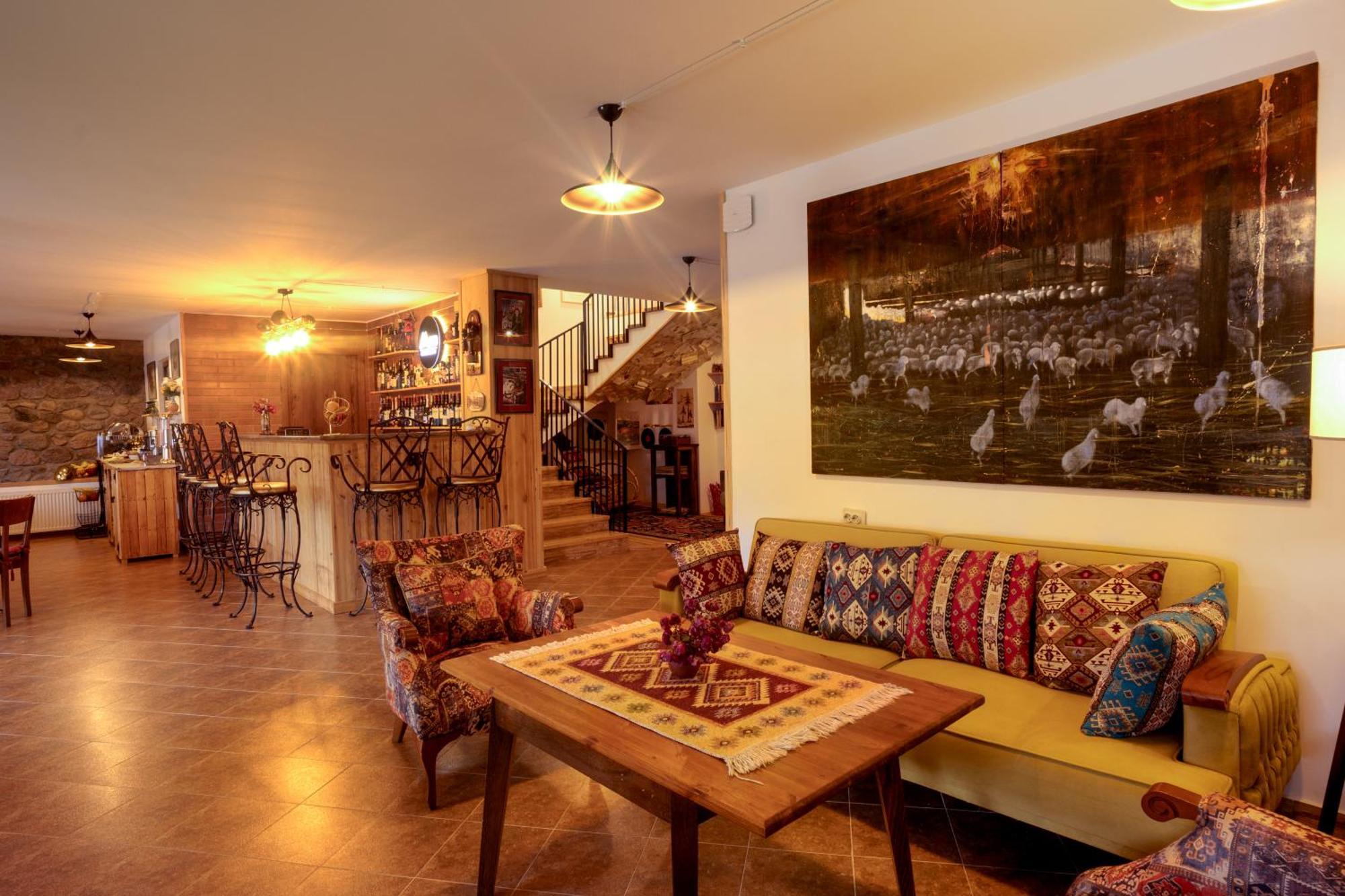 Mood Hotel Kazbegi Stepantsminda Exterior foto
