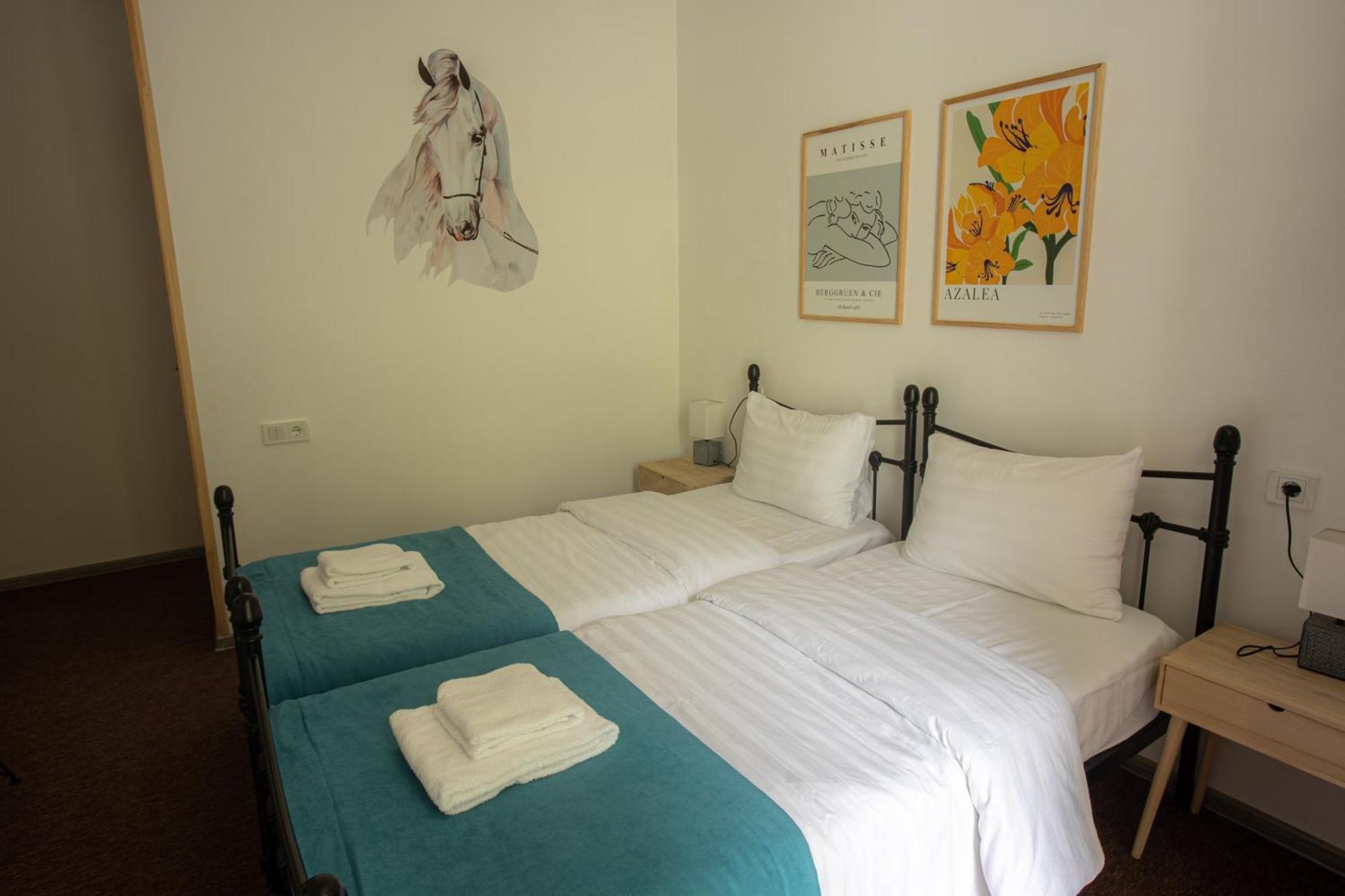Mood Hotel Kazbegi Stepantsminda Exterior foto