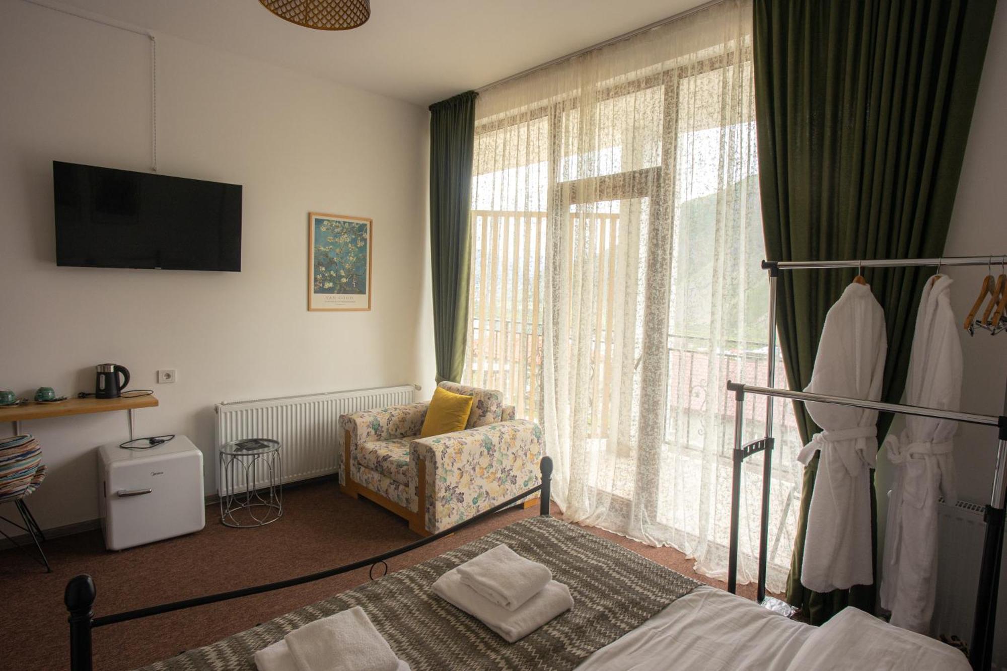 Mood Hotel Kazbegi Stepantsminda Exterior foto